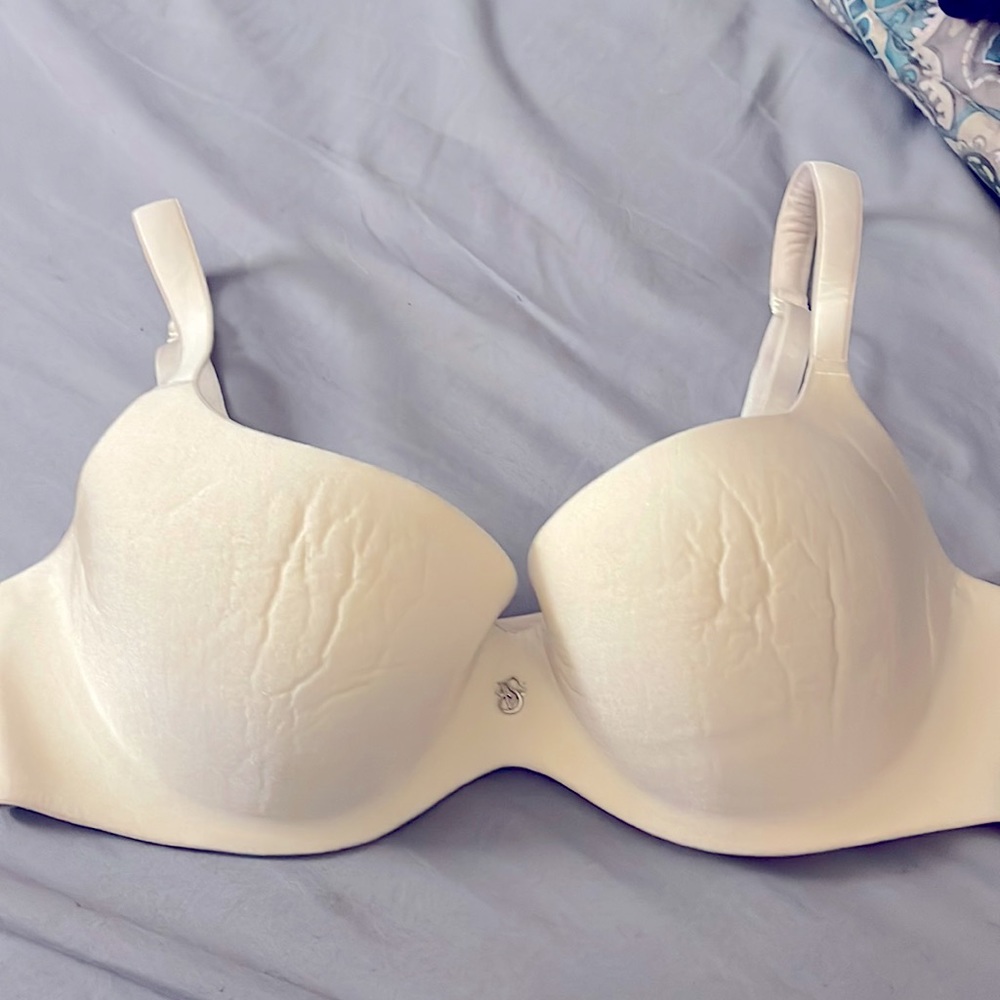 VICTORIA SECERT Body by Victoria Lined Demi